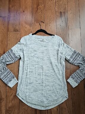 Women's Light Gray Knit Pullover with Patterned Sleeves